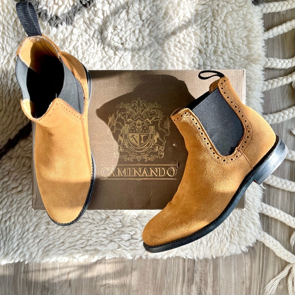 Caminando Camina Suede Chelsea Boots